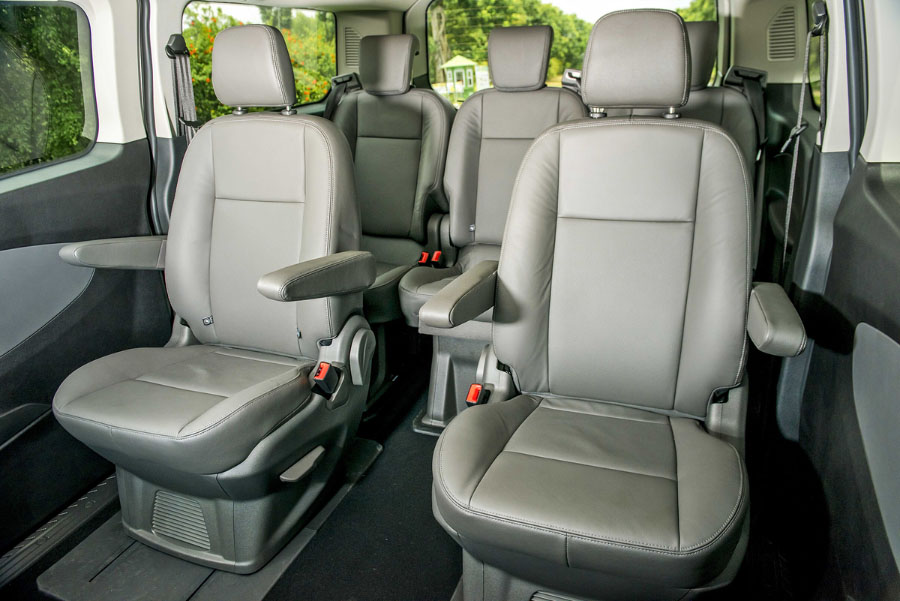 Hàng ghế 2 trên Ford Tourneo