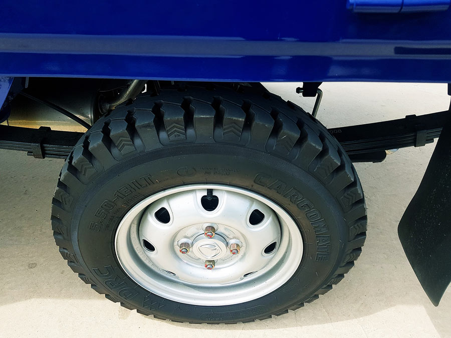 Lốp xe tải Kenbo 900 (kg) mui bạt, kích cỡ 5.50-13, được trang bị săm để tăng khả năng chịu tải hiệu quả hơn
