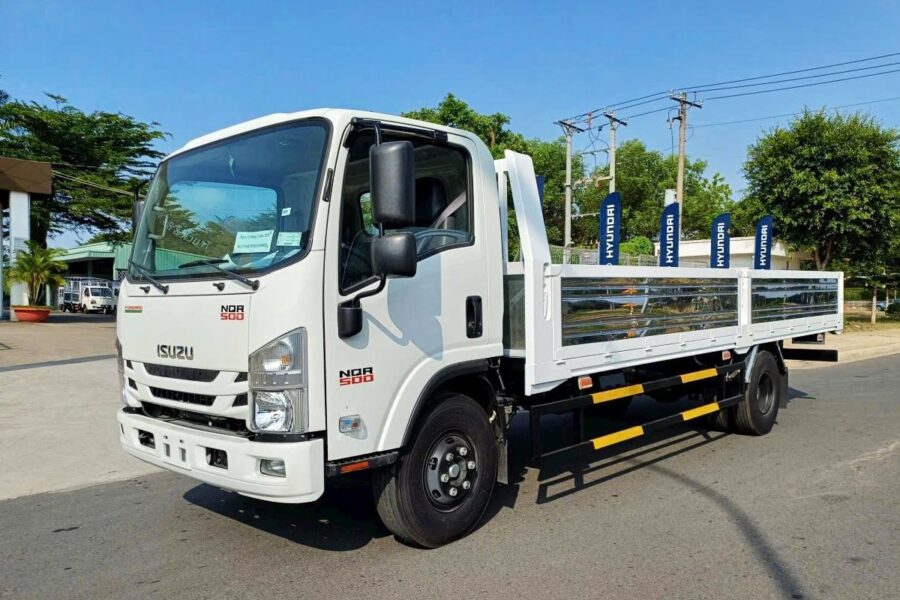 Xe ô tô tải Isuzu NQR 500 thùng lững dài 6.1m (Euro 5)