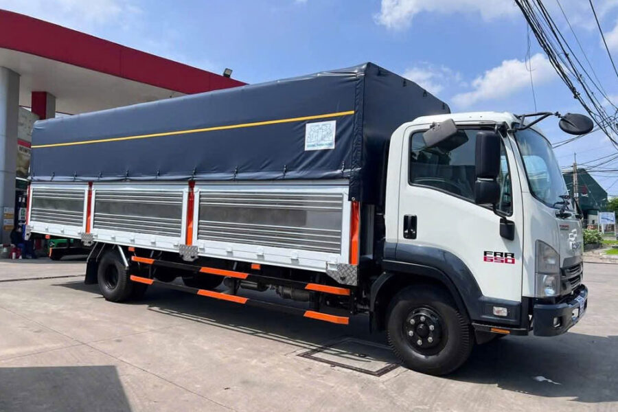 Isuzu FRR650 thùng tiêu chuẩn (6200 kg, thùng dài 7m4)