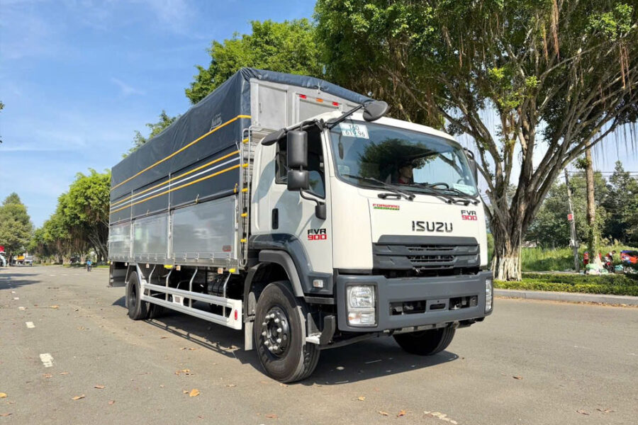 Isuzu FVR900 Euro 5 thùng bạt bửng nhôm cao cấp (8 tấn)