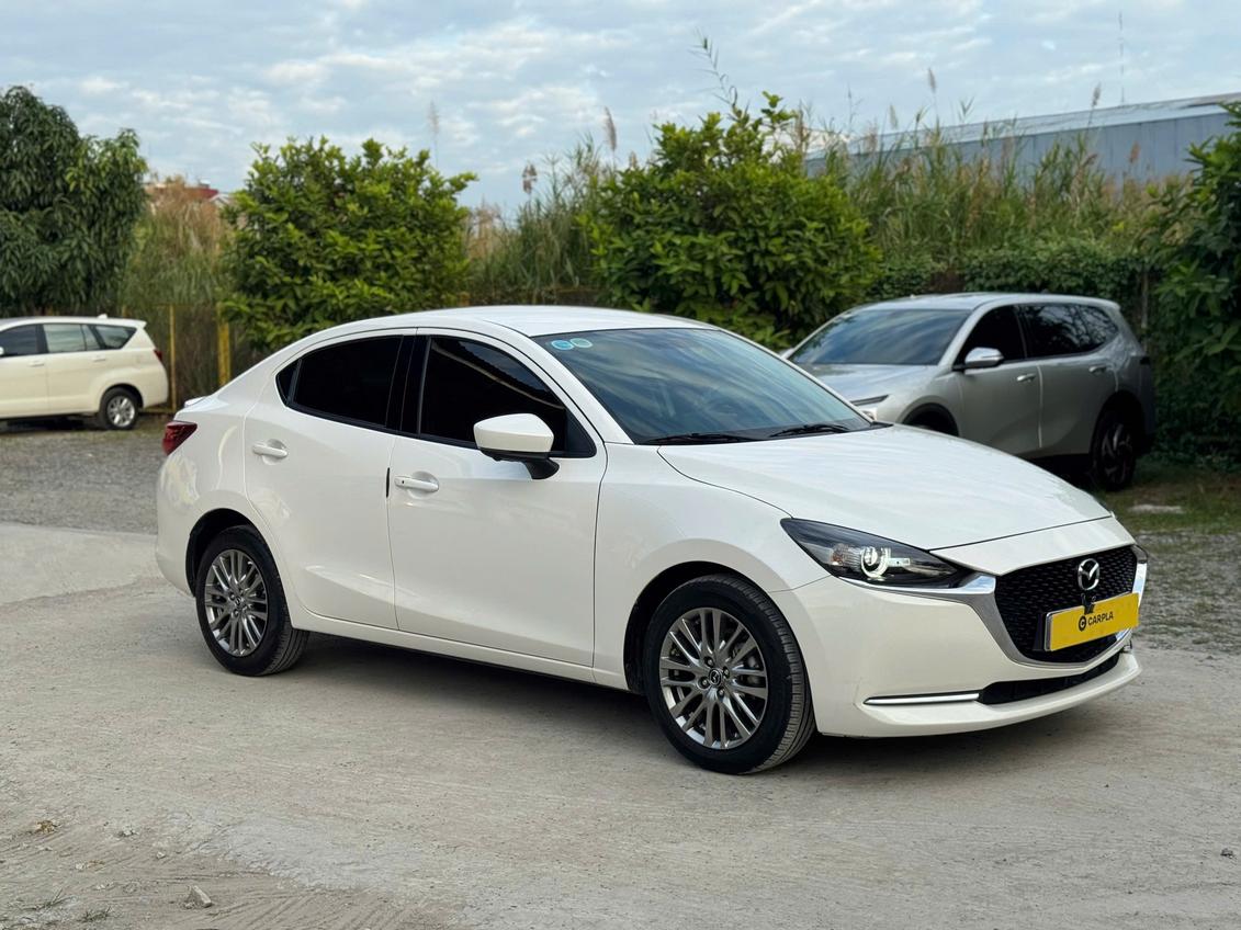Mazda 2 Luxury 2023 màu trắng, xe sedan đã qua sử dụng