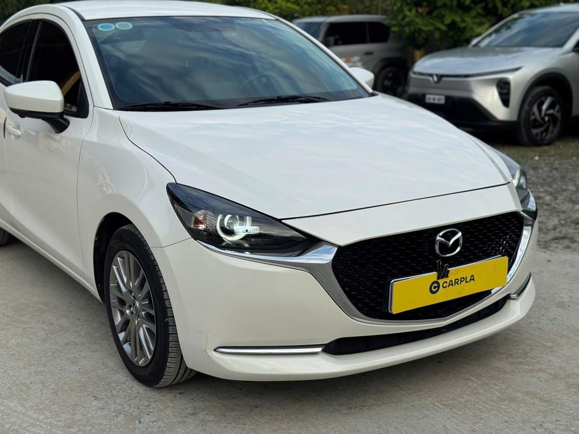 Mazda 2 Luxury 2023 màu trắng, xe sedan đã qua sử dụng