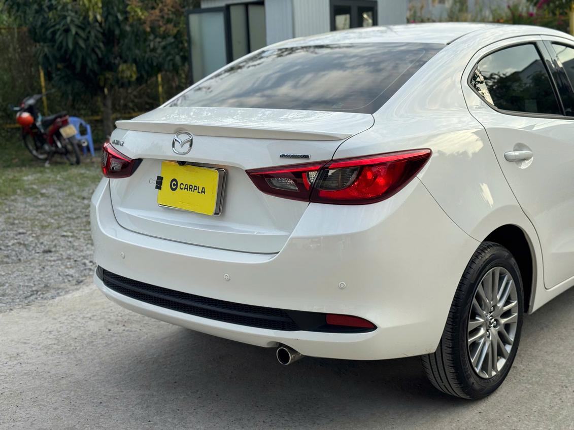 Mazda 2 Luxury 2023 màu trắng, xe sedan đã qua sử dụng