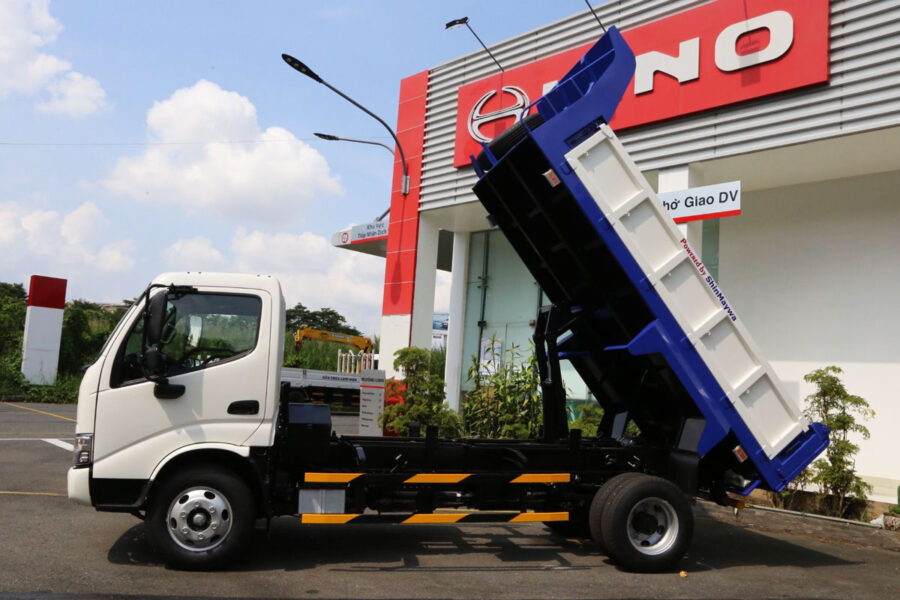 Xe ben 3.5 tấn (2,9 khối): Hino XZU 650L Euro 5