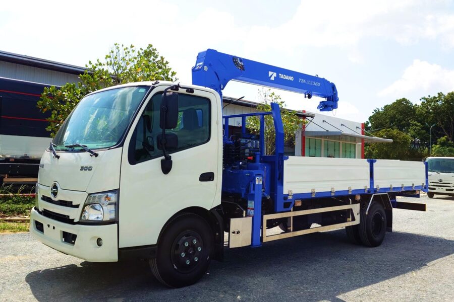 Xe tải cẩu Hino Euro 5 XZU730L 3 tấn 5 cần Tadano