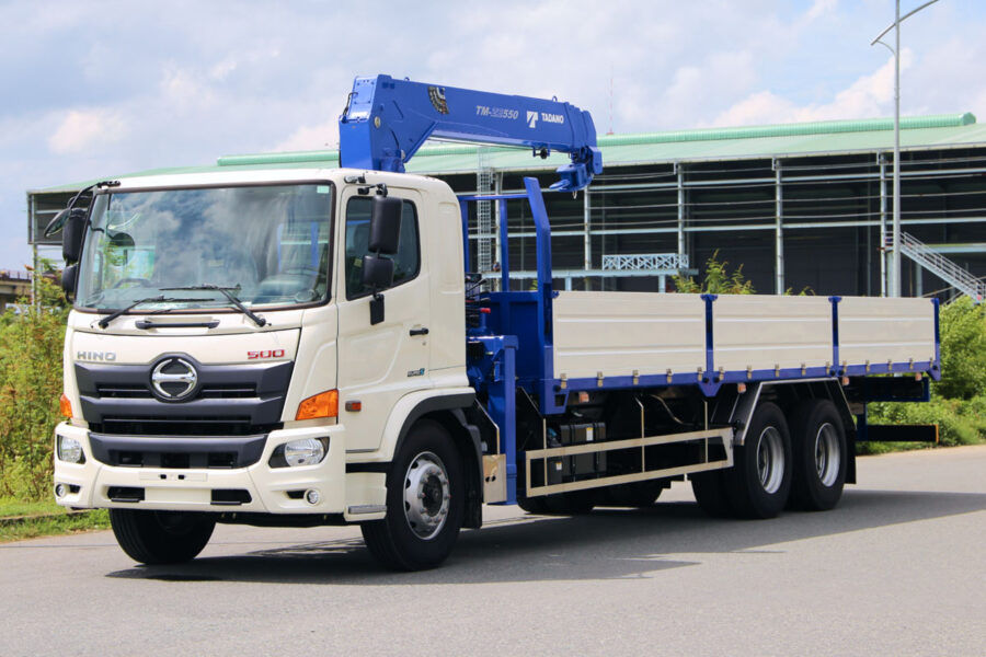 Xe tải cẩu HINO FL8JT8A-XHV E5 thùng lửng 13 tấn 3