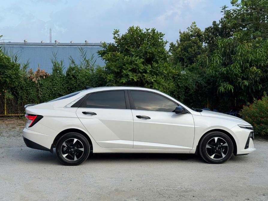 Hyundai Accent 1.5 Đặc biệt 2024 màu trắng
