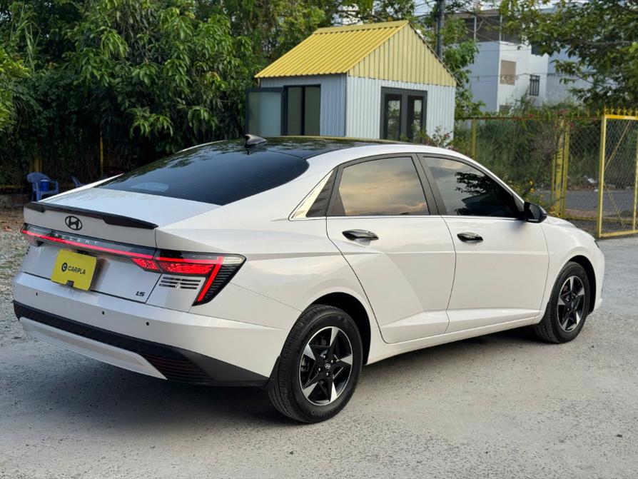 Hyundai Accent 1.5 Đặc biệt 2024 màu trắng