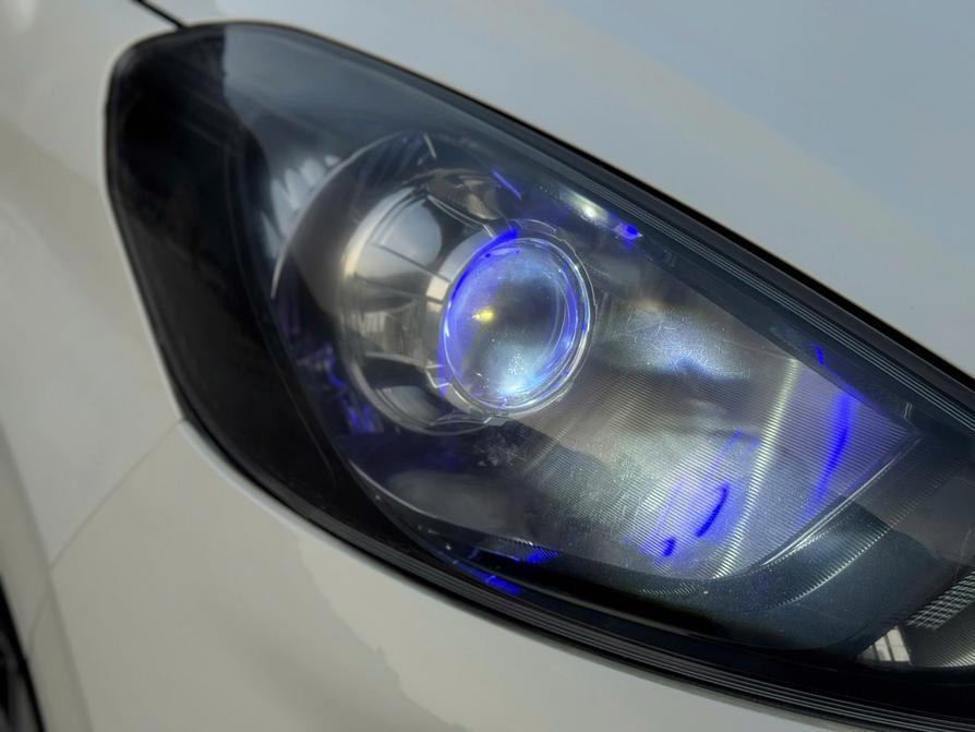 Hyundai Grand i10 Sedan AT 2021 màu trắng