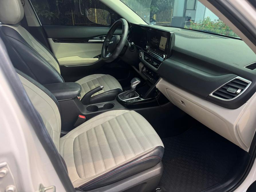 Kia Seltos 1.4 Turbo Premium 2022 màu trắng