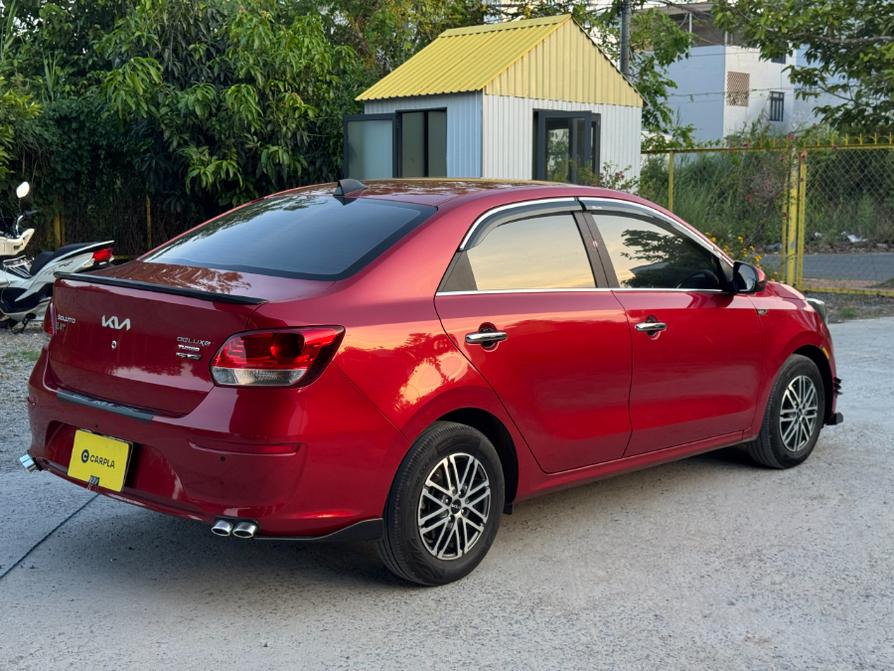 Kia Soluto MT bản đủ 2024 màu trắng