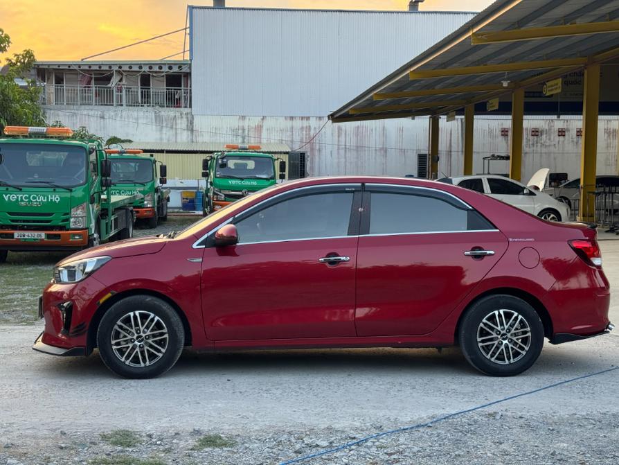 Kia Soluto MT bản đủ 2024 màu trắng