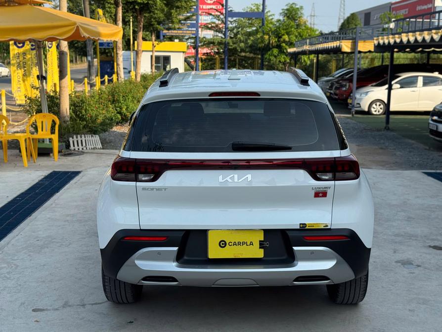 Kia Sonet Luxury 2022