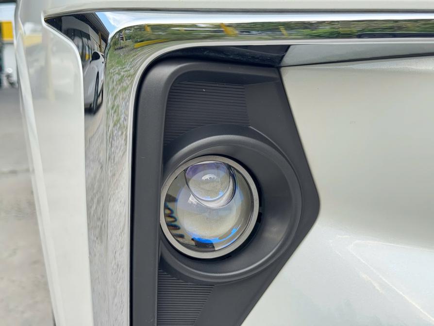 Toyota Veloz Cross CVT 2025 màu trắng
