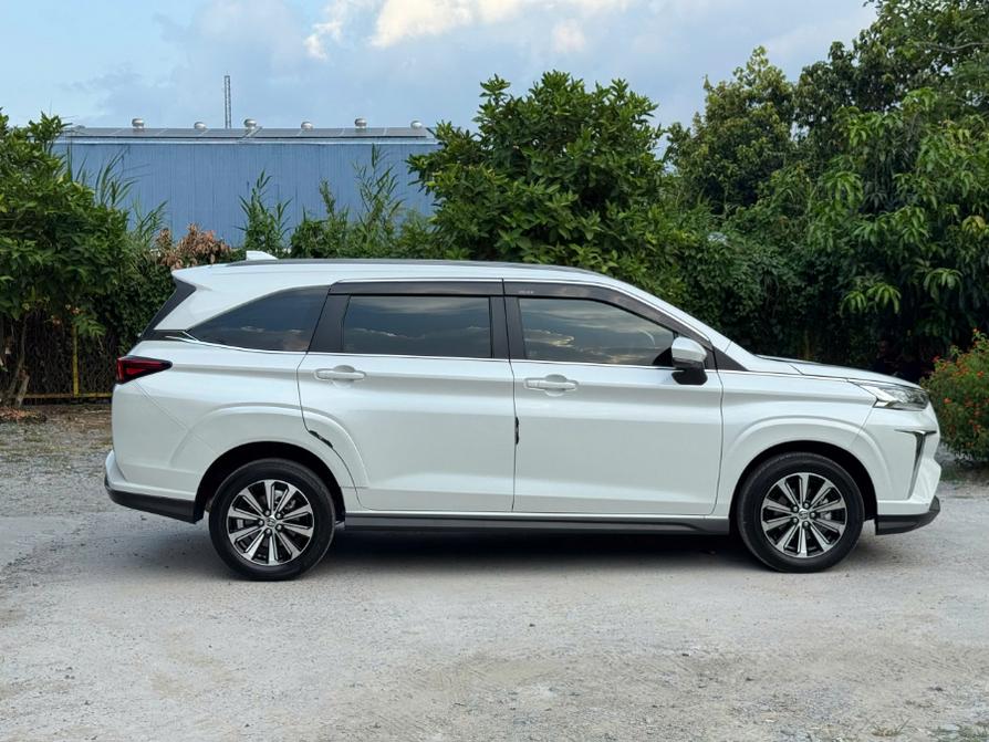 Toyota Veloz Cross CVT 2025 màu trắng