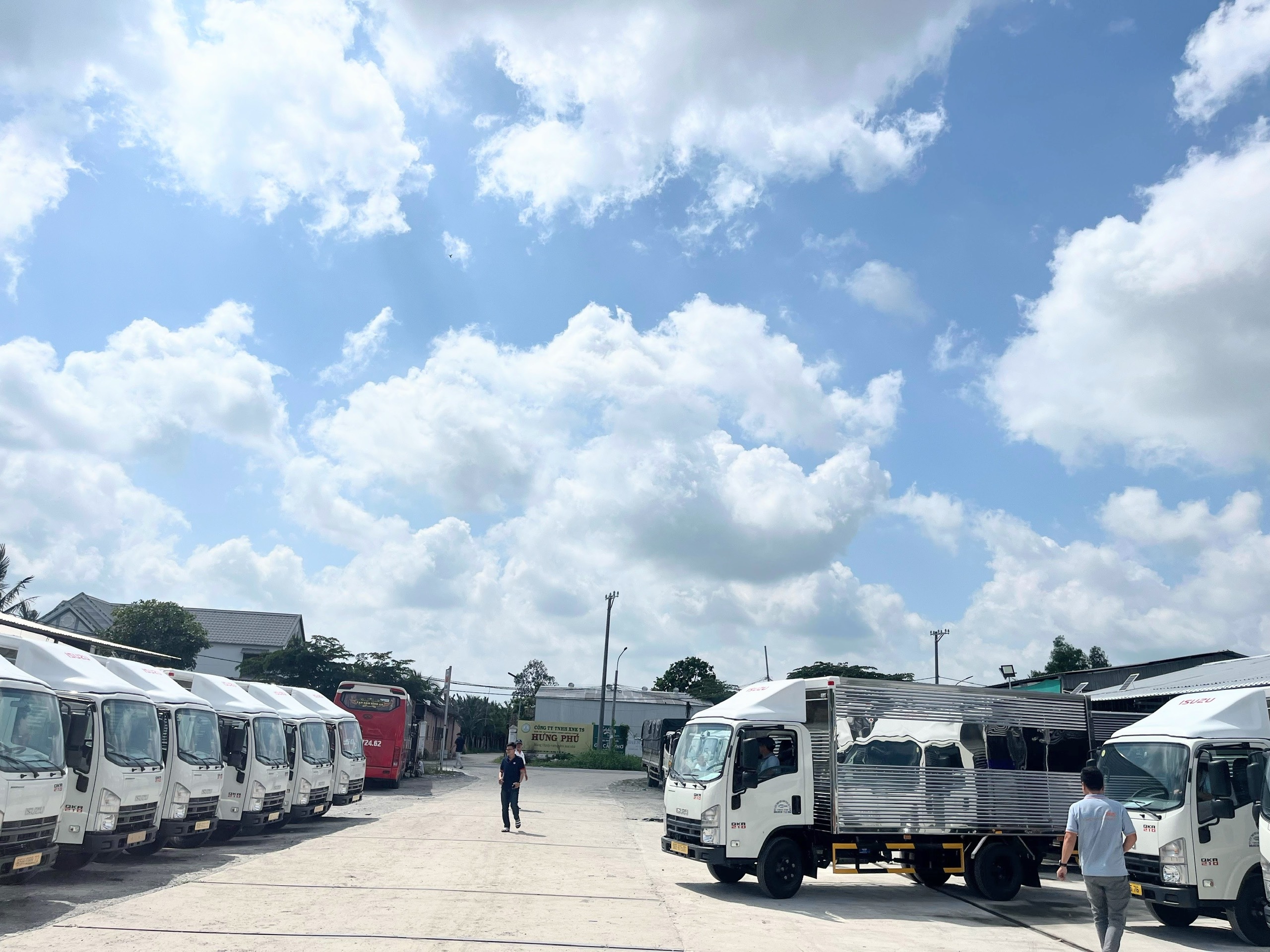 Dàn xe tải Isuzu mới sẵn sàng bàn giao