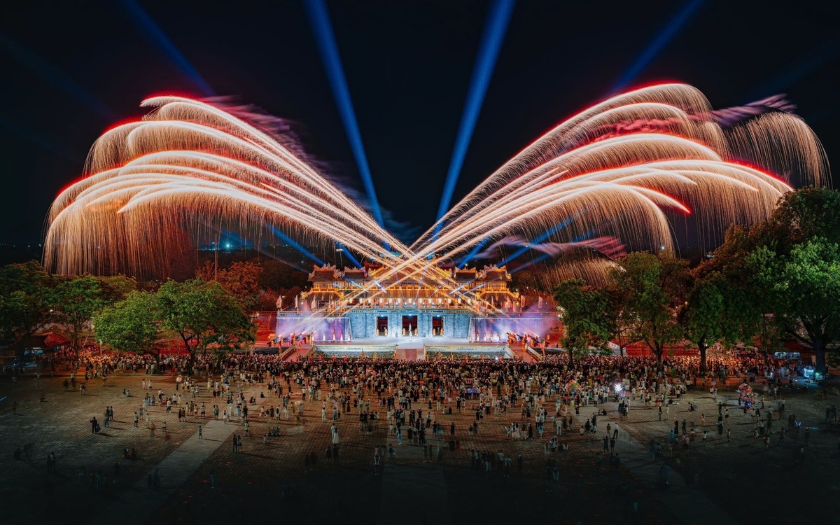 Pháo hoa rực rỡ tại Hoàng thành Huế trong khuôn khổ Festival Huế 2026