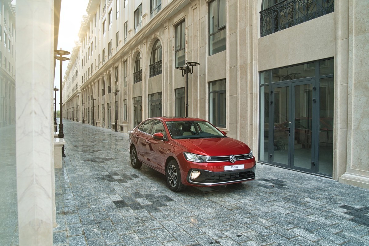 Volkswagen Virtus với đèn LED định vị chữ C và lưới tản nhiệt ngang bản rộng