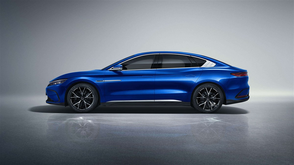 BYD Han nhìn ngang từ bên hông xe