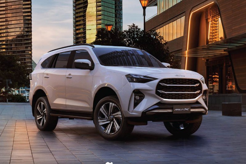 Isuzu MU-X 2025 màu trắng