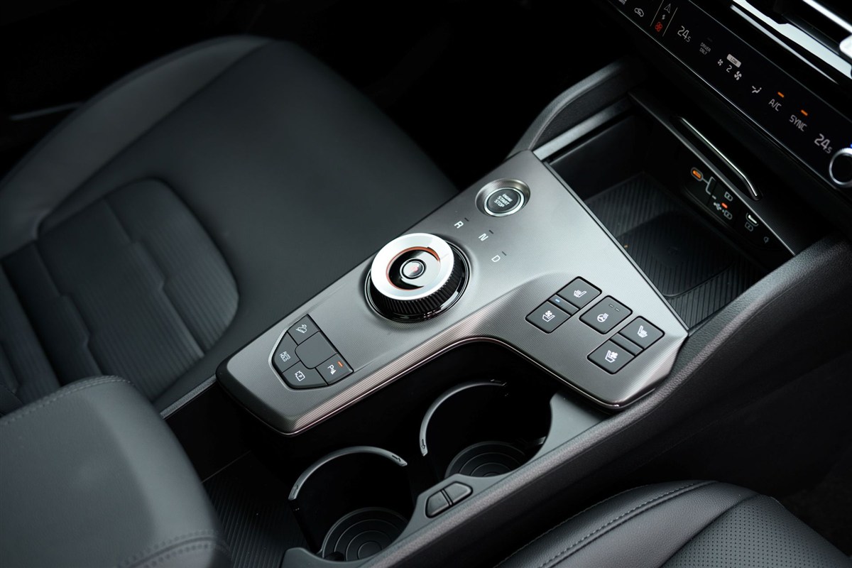 Cụm điều khiển trung tâm Kia New Sportage Hybrid