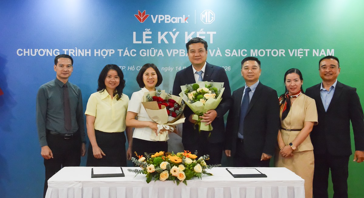 Ban lãnh đạo MG Việt Nam và VPBank trong lễ ký kết hợp tác