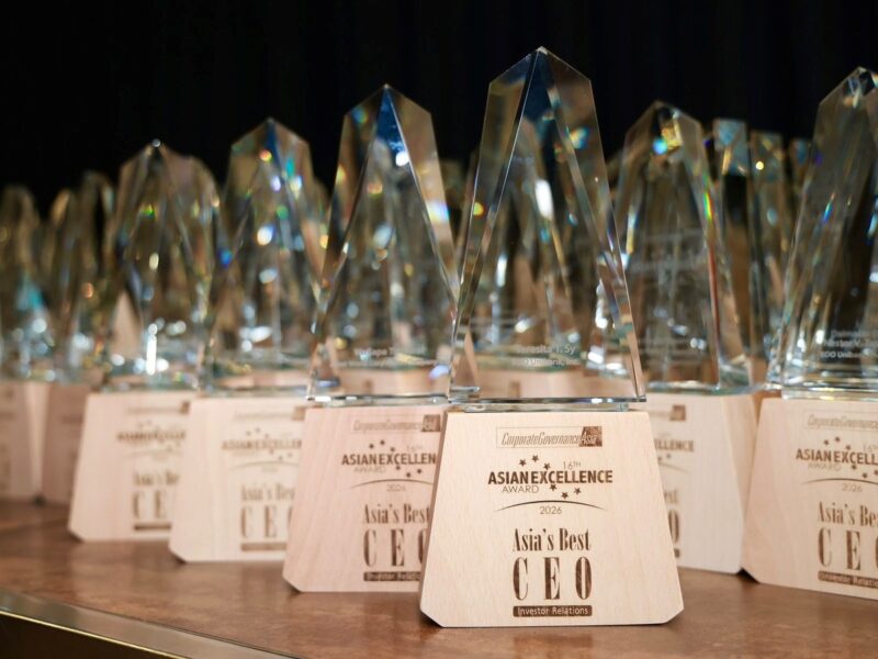 Cúp giải thưởng Asian Excellence Awards 2026 hạng mục Investor Relations