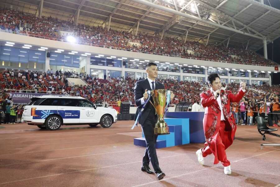 Cúp vô địch ASEAN Hyundai Cup 2026 được rước vào sân