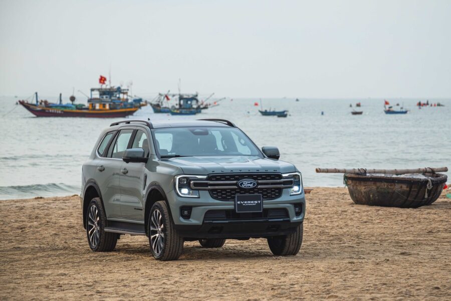 Ford Everest Platinum+ 2.3L AT tại sự kiện Ready Set Ford