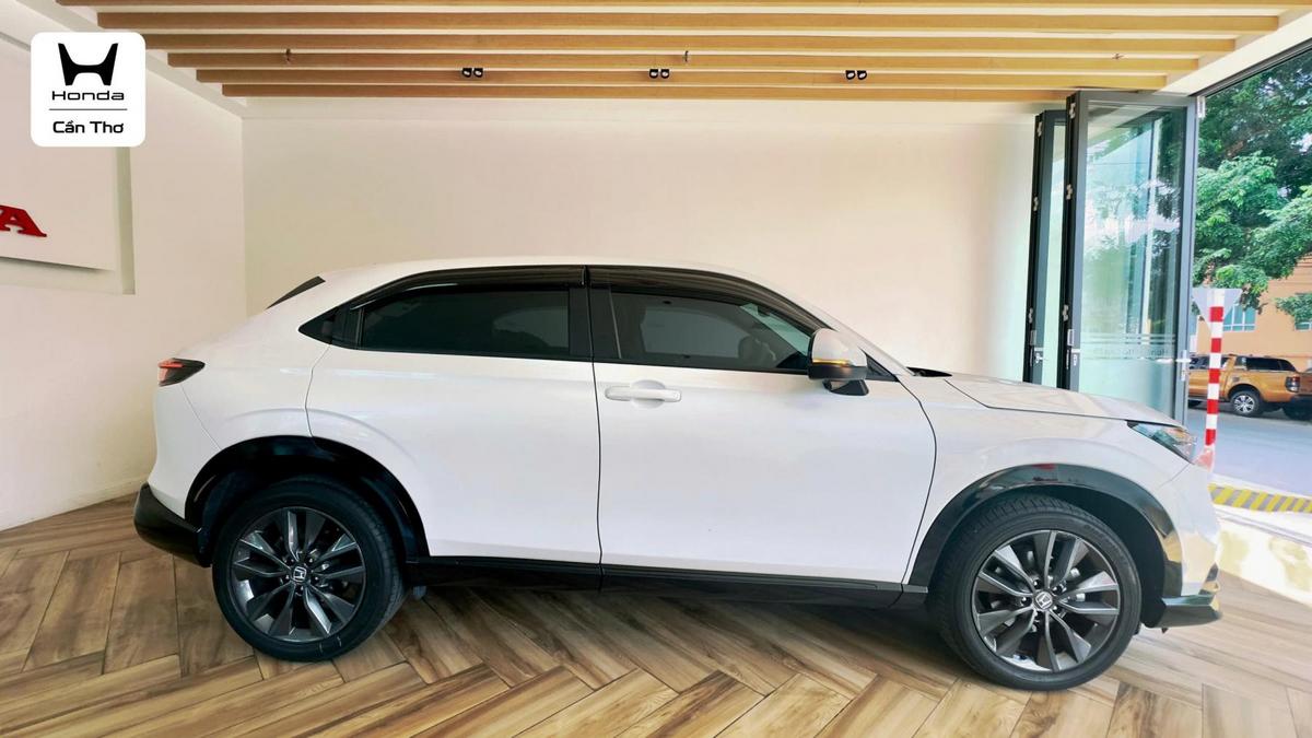 Honda HR-V RS 2022 màu trắng ngọc trai