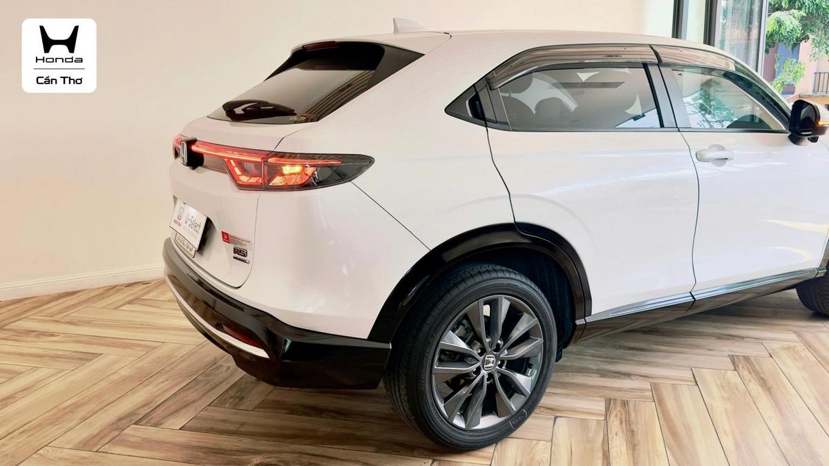 Honda HR-V RS 2022 màu trắng ngọc trai
