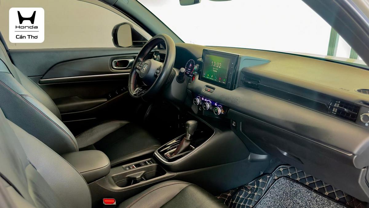 Honda HR-V RS 2022 màu trắng ngọc trai