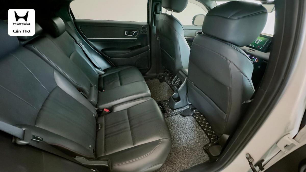 Honda HR-V RS 2022 màu trắng ngọc trai