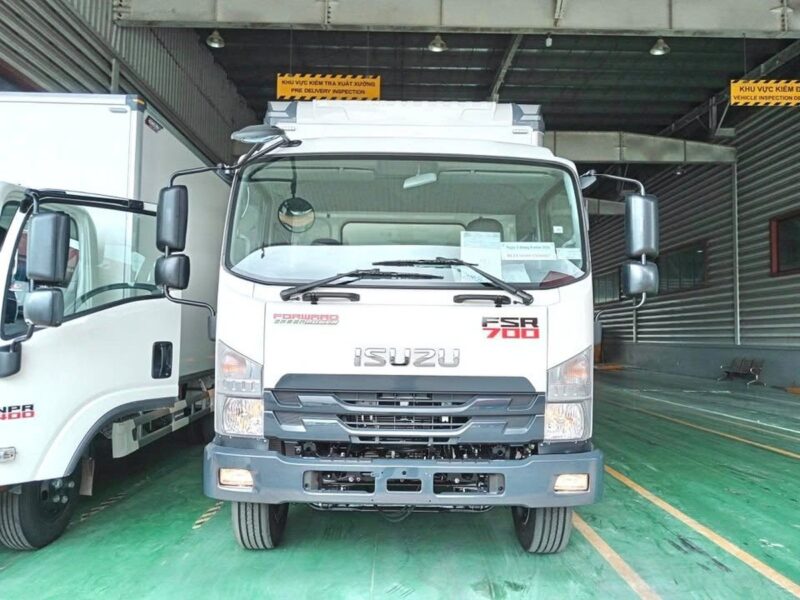 Isuzu FSR700 thùng bảo ôn Quyền F1 nhìn từ phía trước