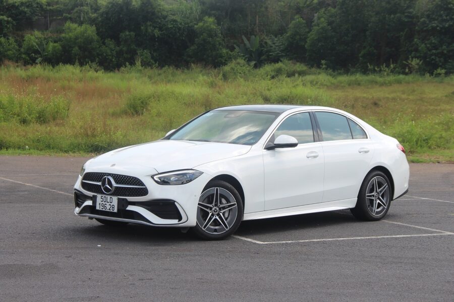 Mercedes-Benz C300 AMG, một trong ba dòng xe được ưu đãi lãi suất 6,5% cùng VPBank