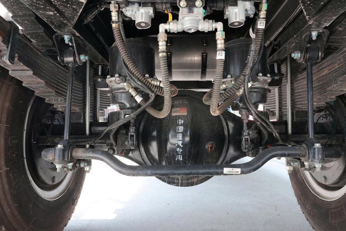 Cầu sau Sinotruk 9,5 tấn và hệ thống nhíp của HOWO V750L