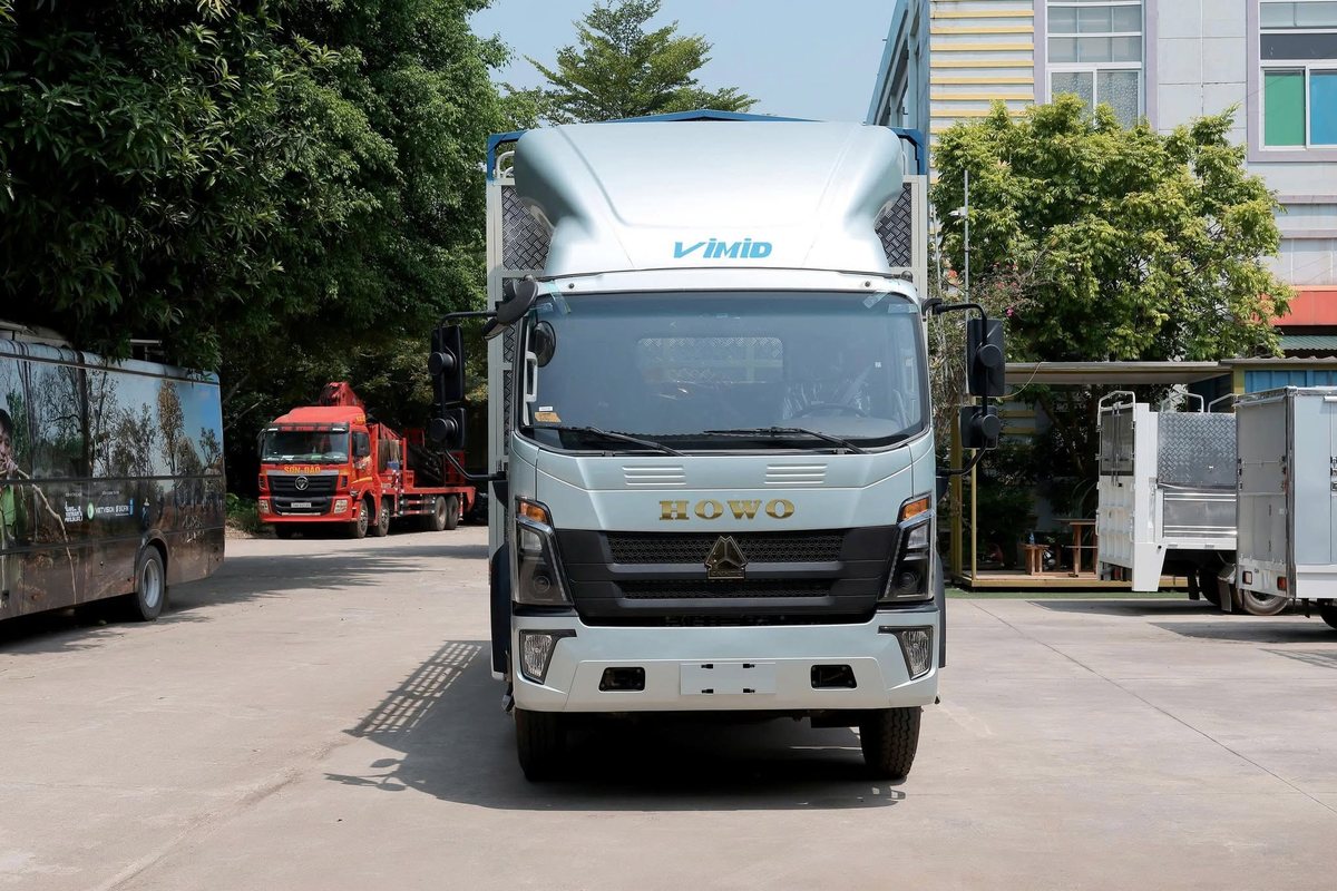 Đầu xe HOWO V750L với cabin T3M và kính lái rộng 1.780mm