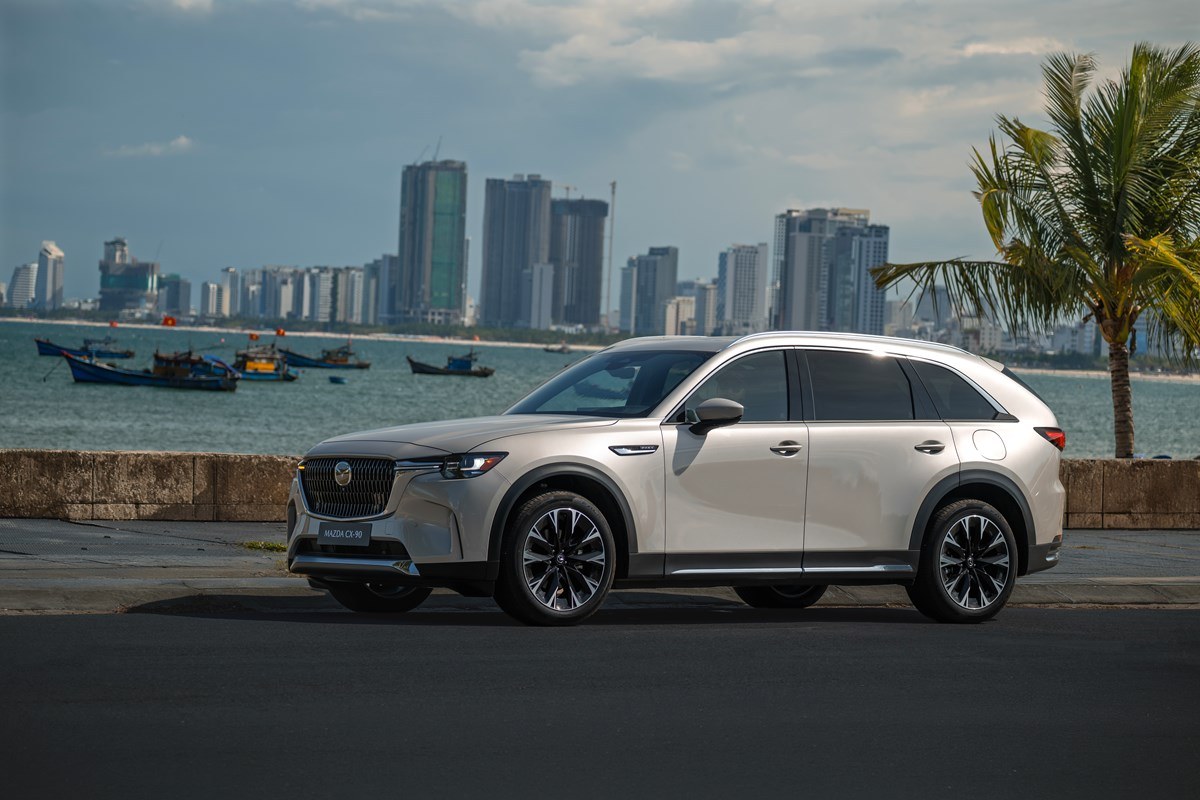 Mazda CX-90, SUV flagship 7 chỗ với hai tùy chọn động cơ mạnh mẽ