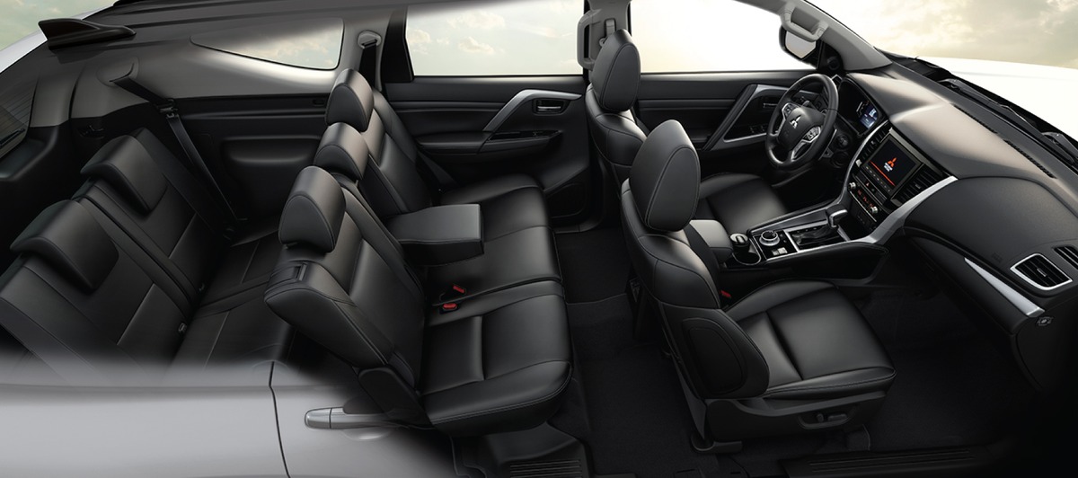 Không gian nội thất 7 chỗ ngồi Mitsubishi Pajero Sport