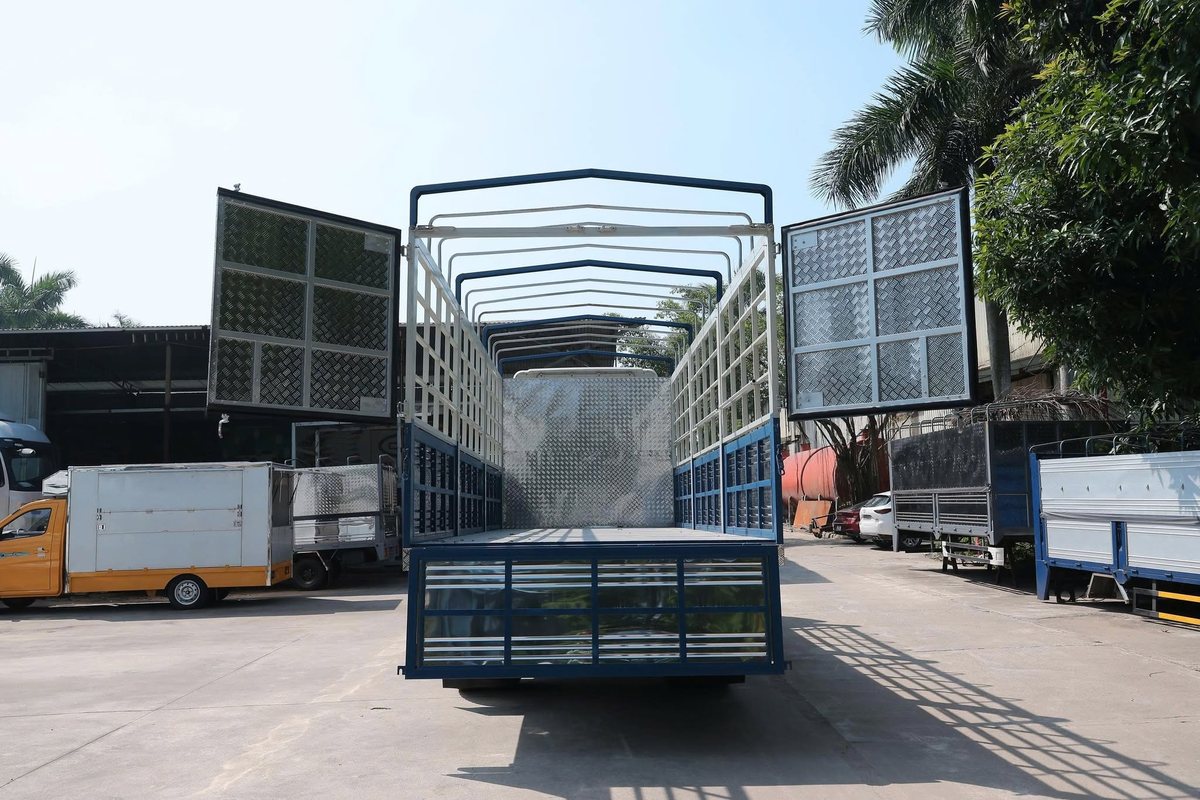 Lòng thùng hàng HOWO V750L dài 6,3m, thể tích 36,13m³