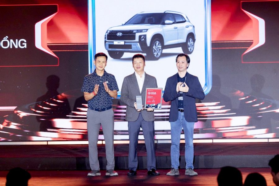 Khoảnh khắc trao giải Hyundai Creta hạng mục xe gia đình dưới 600 triệu đồng