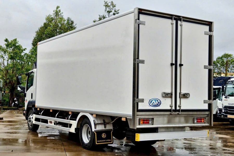 Cửa sau thùng kín xe tải Isuzu FSR700