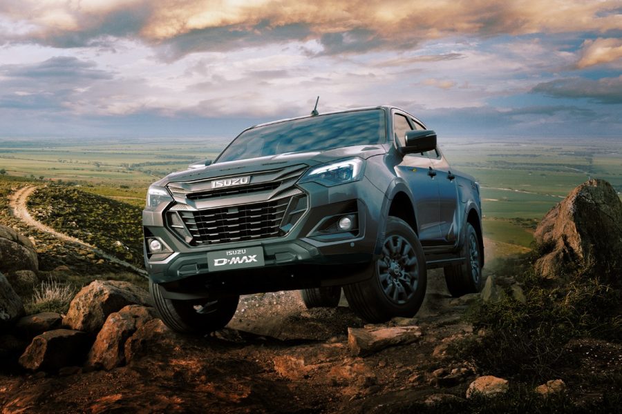Isuzu D-Max Type Z 2026 trên địa hình đồi đá