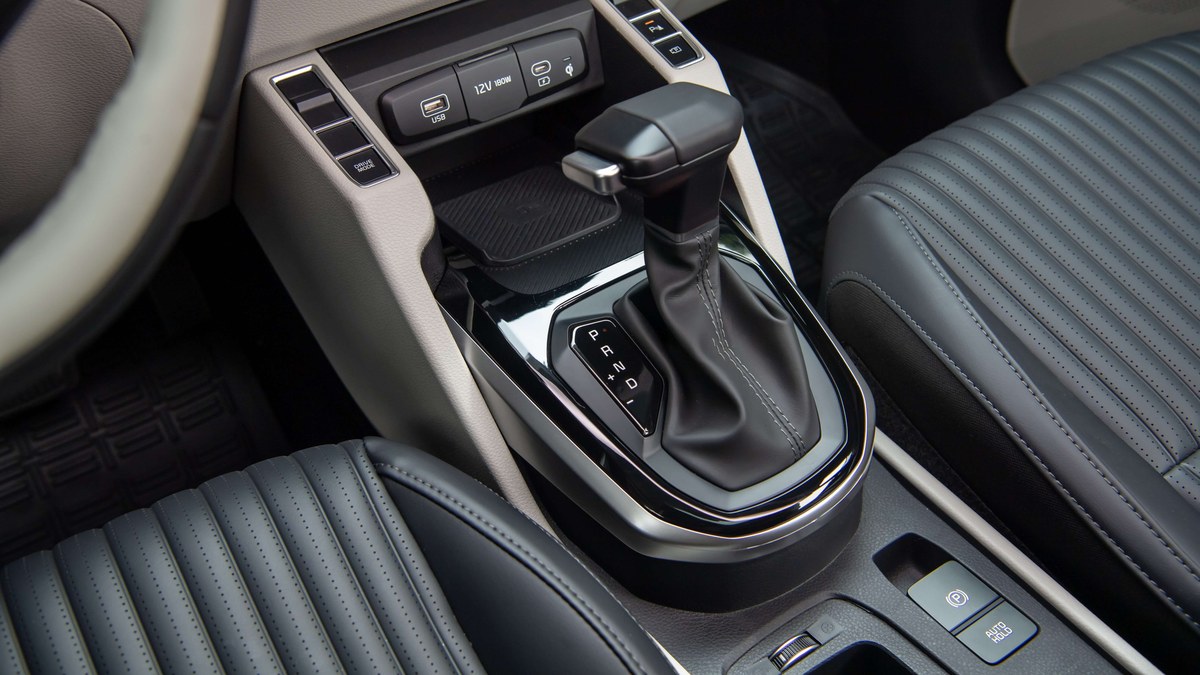 Cần số, phanh tay điện tử và Auto Hold trên Kia Carens Clavis