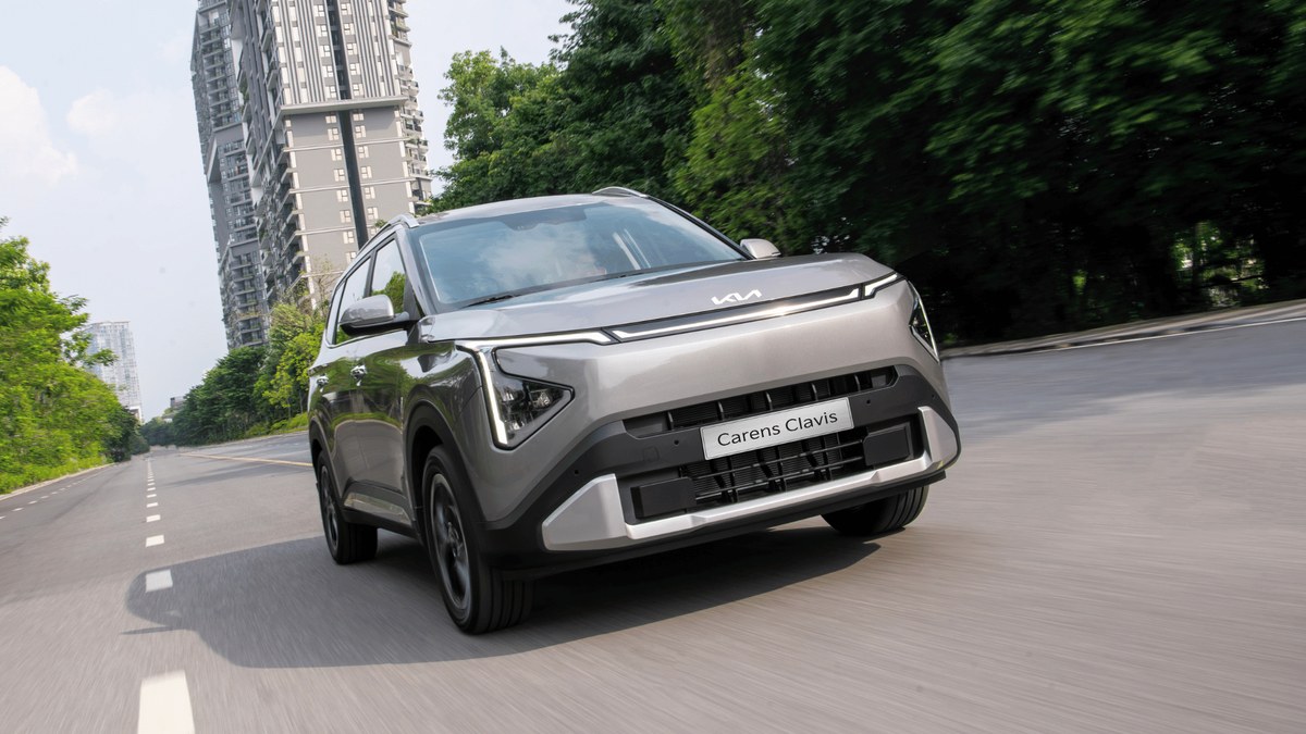 Kia Carens Clavis di chuyển linh hoạt trên đường đô thị