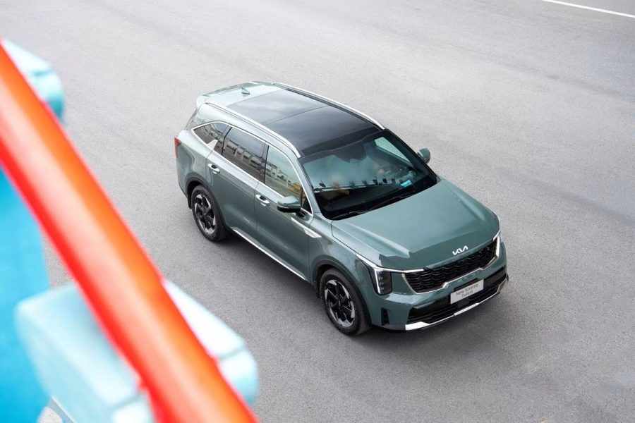 New Sorento Hybrid màu xanh nhìn từ trên cao