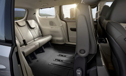 Kia Sedona có hàng ghế thứ 3 rộng rãi