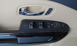Kia Sedona - Các nút bấm điều khiển