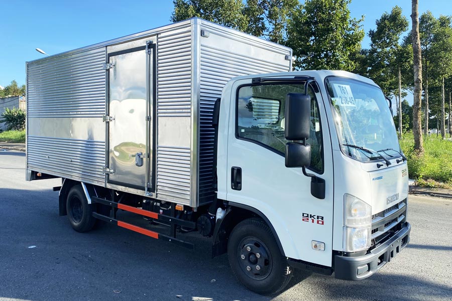 Xe tải Isuzu QKR 210 (đầu vuông thùng kín)